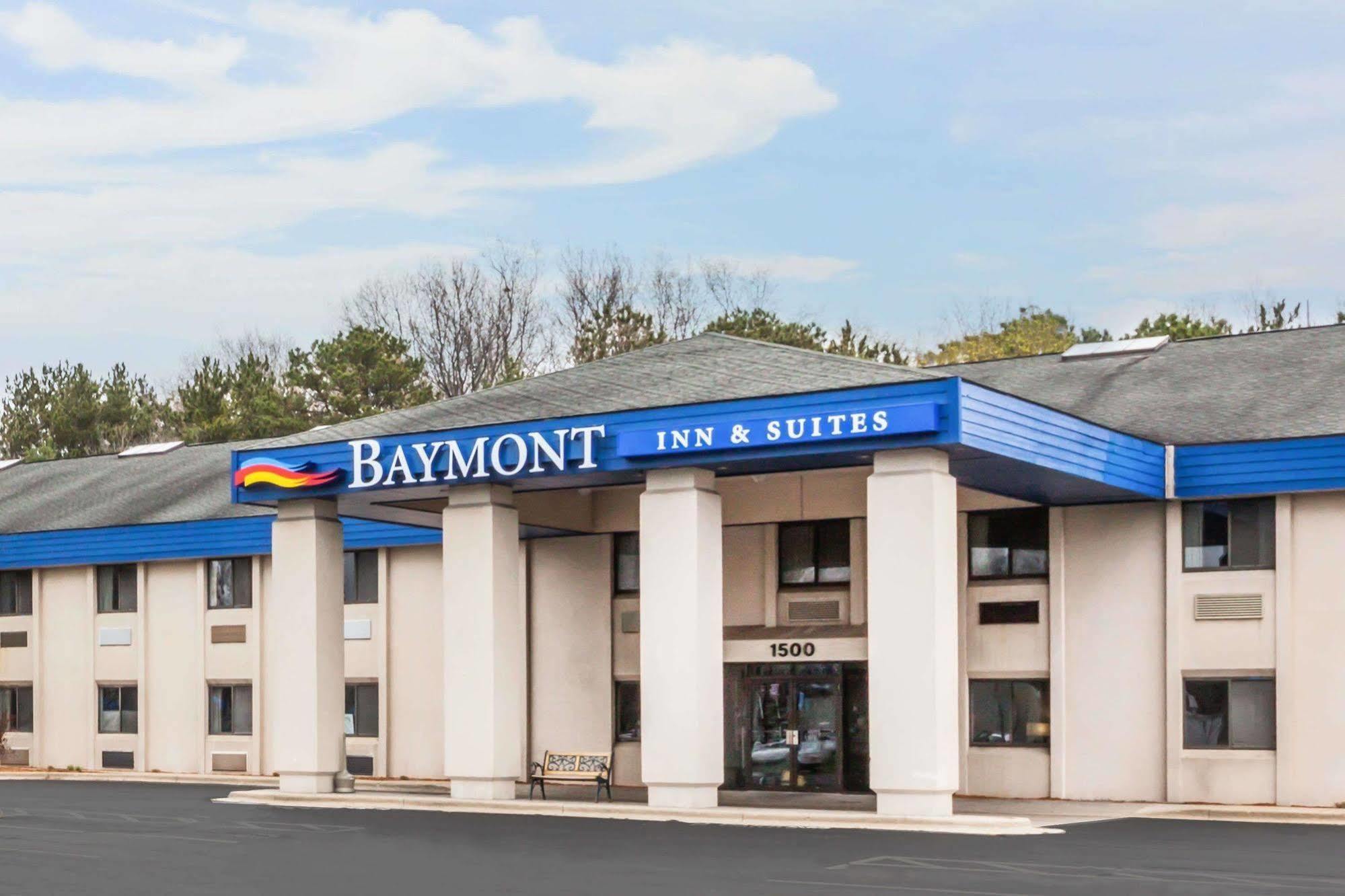 Baymont By Wyndham Grand Haven Motel Exterior photo
